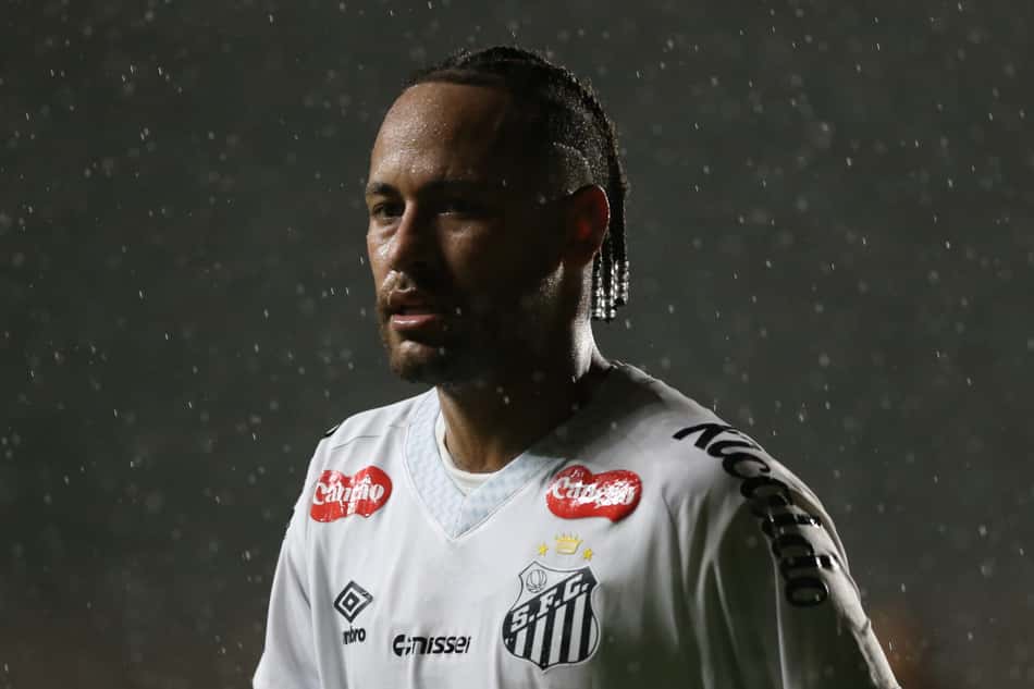 Neymar deve atuar pelo quinto jogo seguido após a pausa do Brasileirão para o Mundial de Clubes da Fifa. (Foto: Marlon Costa/AGIF)