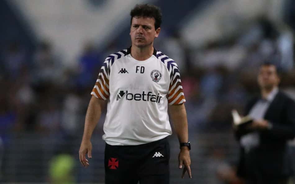 Diniz reconhece urgência por reforços no Vasco, mas pondera: 'Melhorar o que tem aqui'