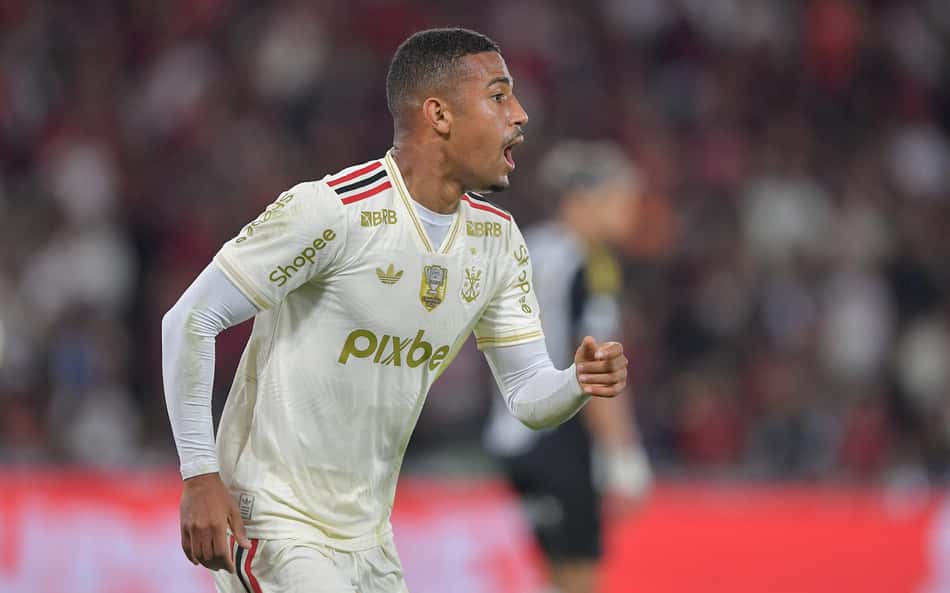 Samuel Lino lamenta gol anulado em estreia no Flamengo; jogador se destaca em derrota