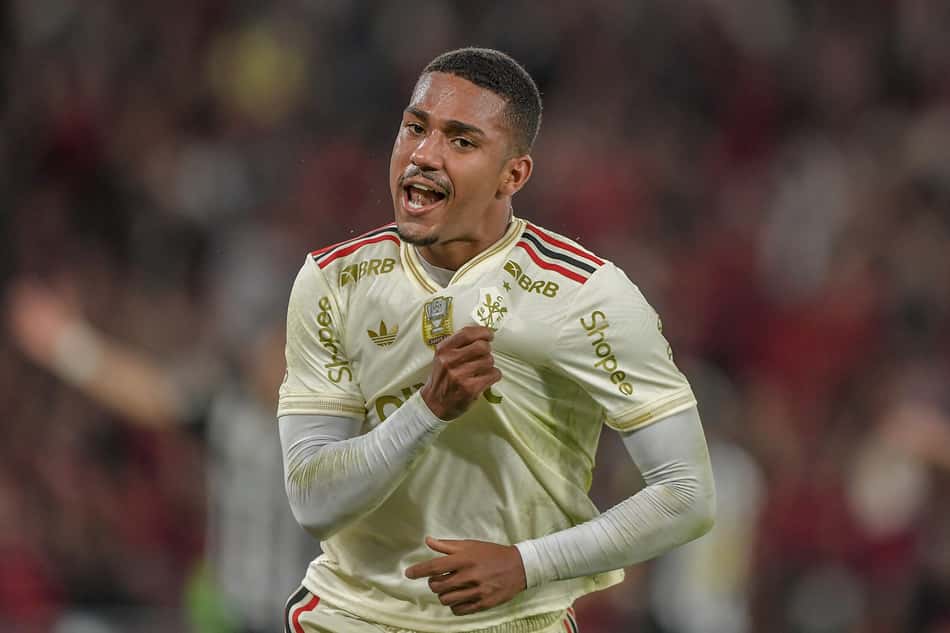 Samuel Lino comemora gol pelo Flamengo antes de ser anulado