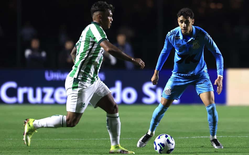 Gabriel Bontempo foi titular do Santos nos dois últimos jogos, atuando durante os 90 minutos em ambas as partidas. (Foto: Marcello Zambrana/AGIF)