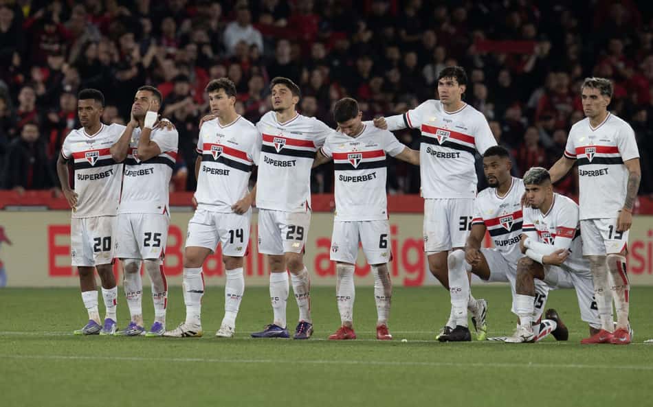 Jogos de hoje: quem joga no futebol e onde assistir ao vivo (12/08/2025)