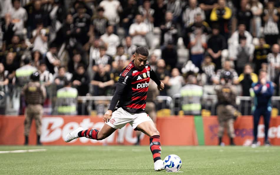 Samuel Lino quebra silêncio após eliminação do Flamengo na Copa do Brasil