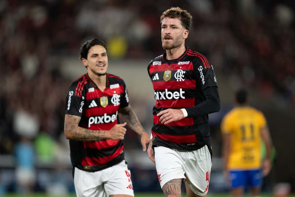 Léo Pereira comemora gol do Flamengo diante do Mirassol (Foto: Jorge Rodrigues/AGIF)