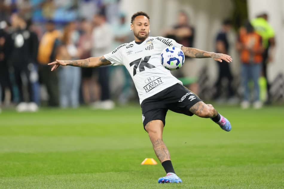 Neymar sofreu duas lesões na posterior da coxa esquerda desde o retorno ao Santos. (Foto: Gilson Lobo/AGIF)