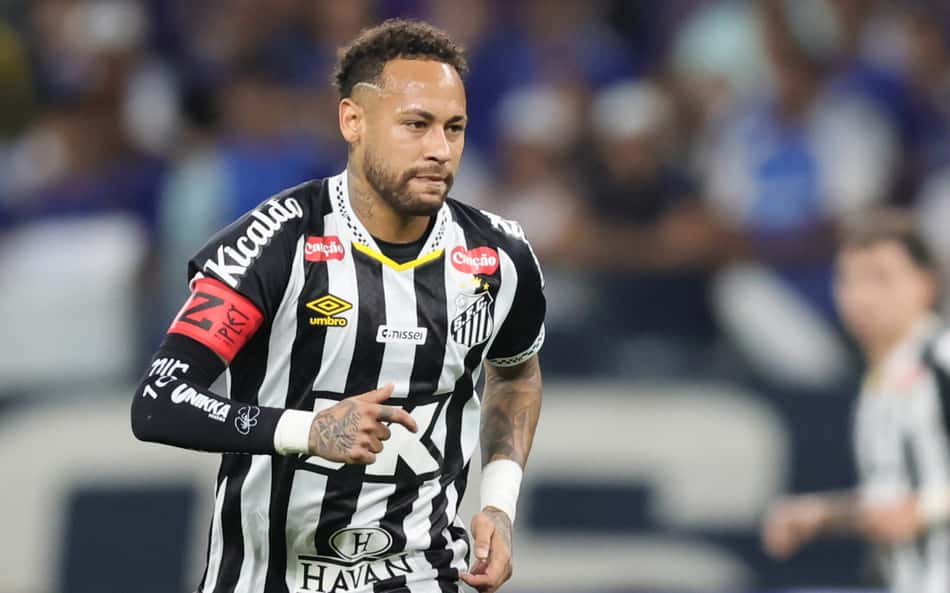 Neymar deve acumular seis partidas seguidas atuando durante 90 minutos contra o Vasco. (Foto: Gilson Lobo/AGIF)