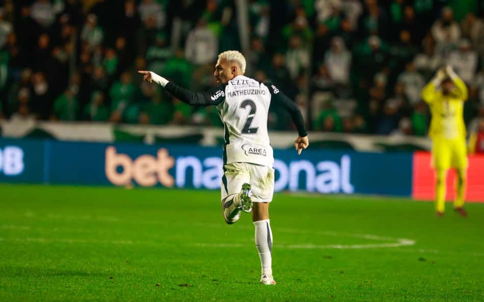 Matheuzinho revela cobrança interna e pede atitude após derrota do Corinthians