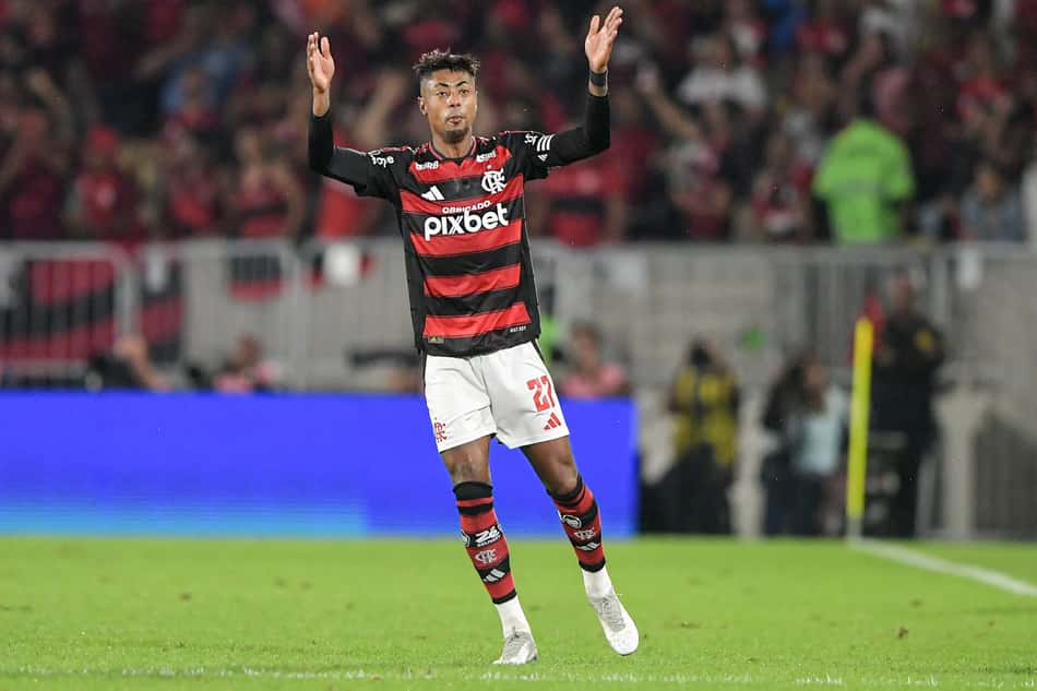 Bruno Henrique comemora gol.