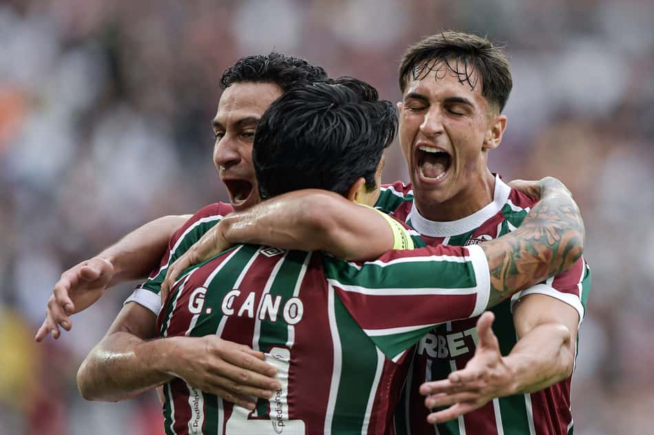 Ganso, Cano e Bernal comemoram gol em Fluminense x Fortaleza
