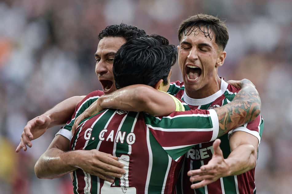 Ganso, Cano e Bernal comemoram gol em Fluminense x Fortaleza