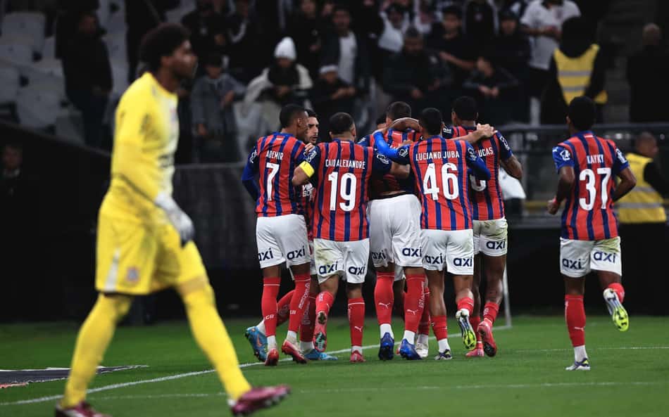 Corinthians perde para o Bahia e se complica no Brasileirão
