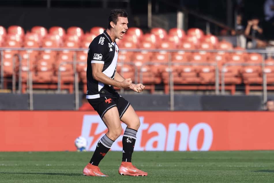 Vasco goleia o Santos por 5 a 0 no Morumbis. Lucas Piton abriu o placar para o time carioca. (Foto: Marcello Zambrana/AGIF)