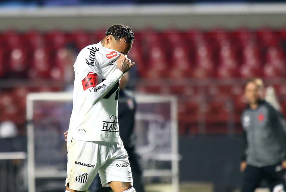 Neymar deixou o Morumbis chorando após goleada diante do Vasco, pelo Campeonato Brasileiro. (Foto: Mauricio De Souza/AGIF)