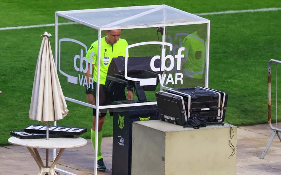 CBF divulga áudio do VAR do jogo entre o Santos e o Vasco