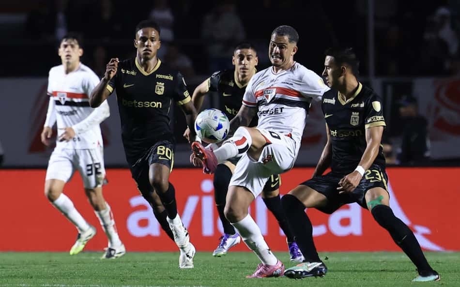 Pênalti em São Paulo x Atlético Nacional divide opiniões: 'Teve coragem'