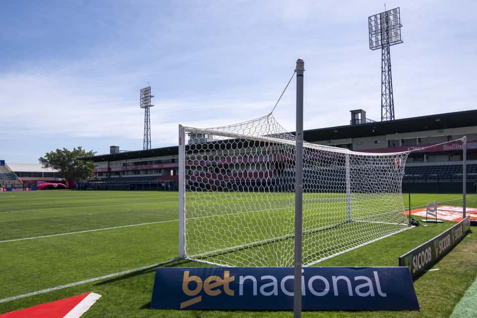 Estádio Cicero de Souza Marques recebe Bragantino x Fluminense (Foto:  Marlon Costa/AGIF)