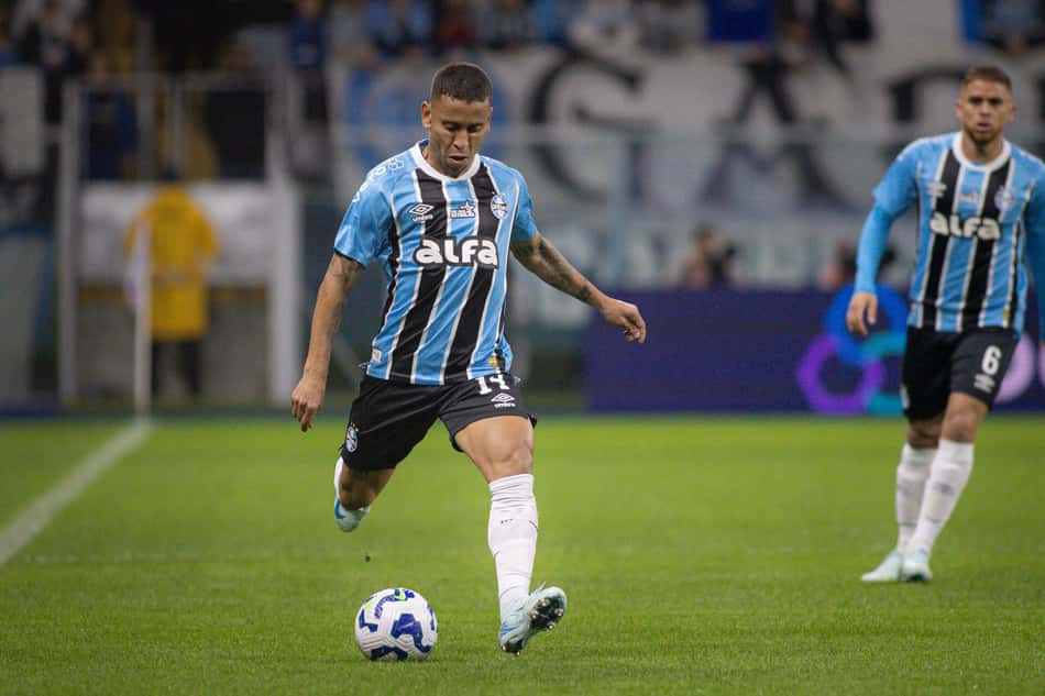  Marcos Rocha, ex-Palmeiras, em estreia pelo grêmio. (Foto: Maxi Franzoi/AGIF)