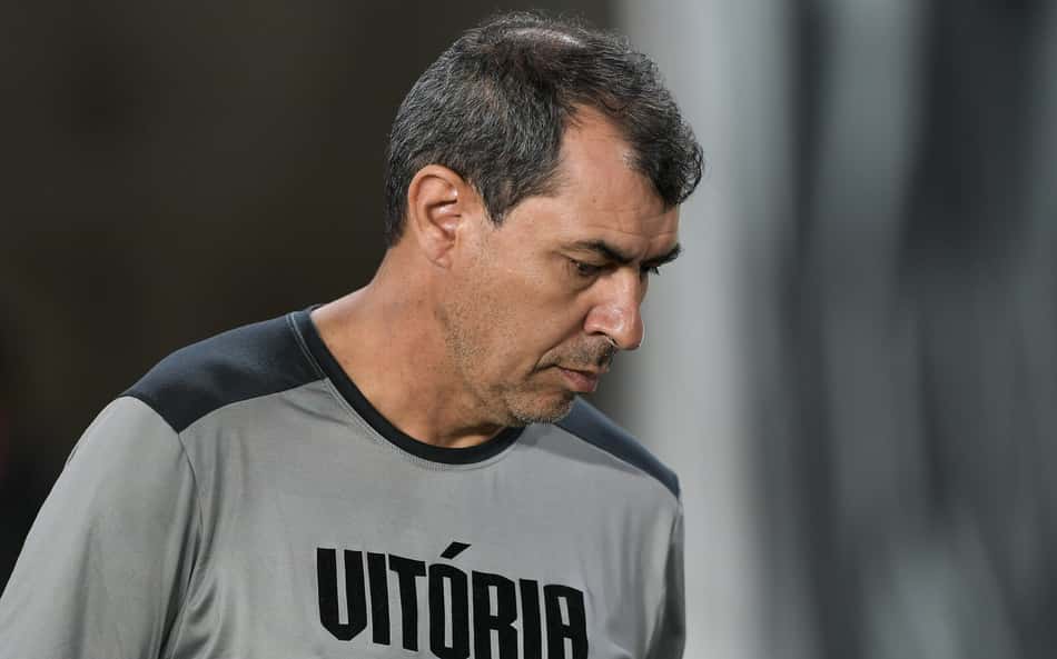 Carille é demitido do Vitória após sofrer goleada para o Flamengo: 'Pior da minha vida'