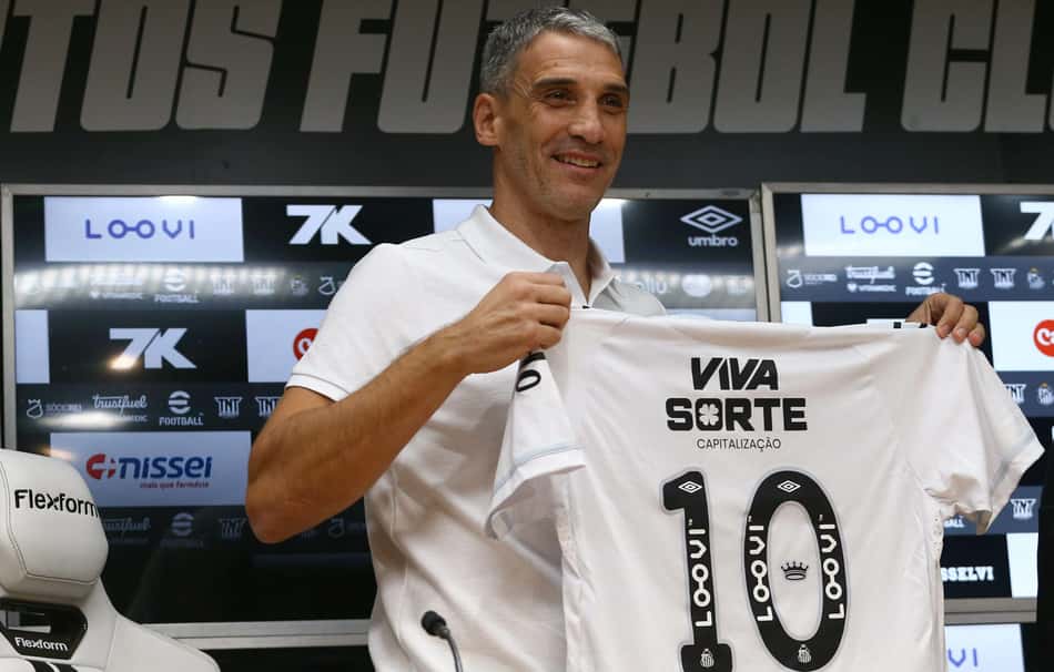 Vojvoda teve uma passagem marcante pelo Fortaleza, equipe em que comandou por 310 jogos. (Fotos: Mauricio De Souza/AGIF)