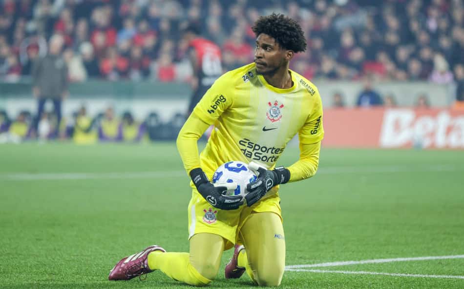 Atuação de Hugo Souza, do Corinthians, empolga a web: 'Goleiro de Seleção'