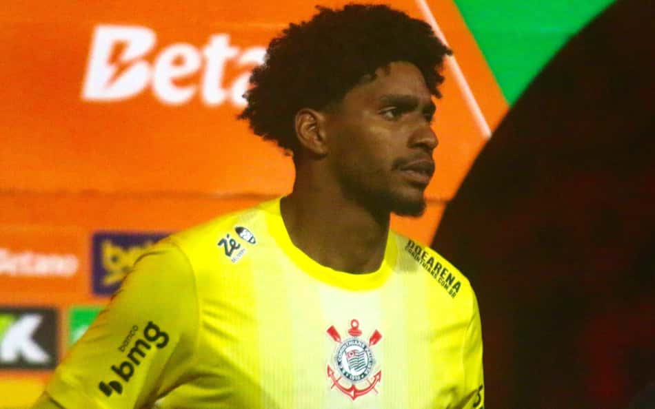 Hugo Souza revela detalhes e repudia agressão que sofreu de torcedor