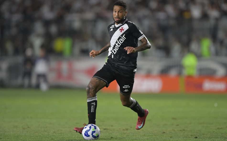 Jair lamenta chances perdidas e fala em 'prejuízo' após empate no clássico