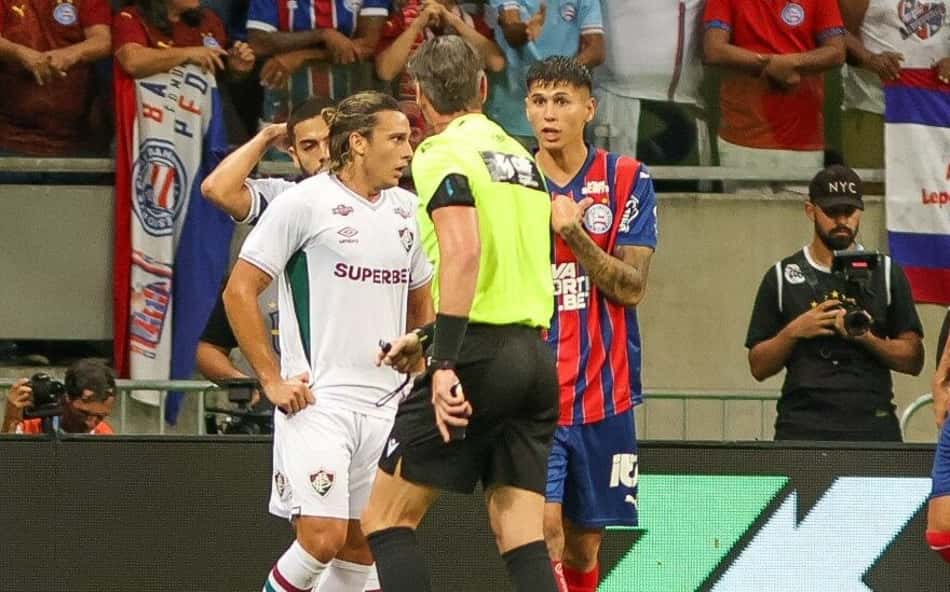 Canobbio responde a pergunta sobre arbitragem polêmica de Bahia x Fluminense
