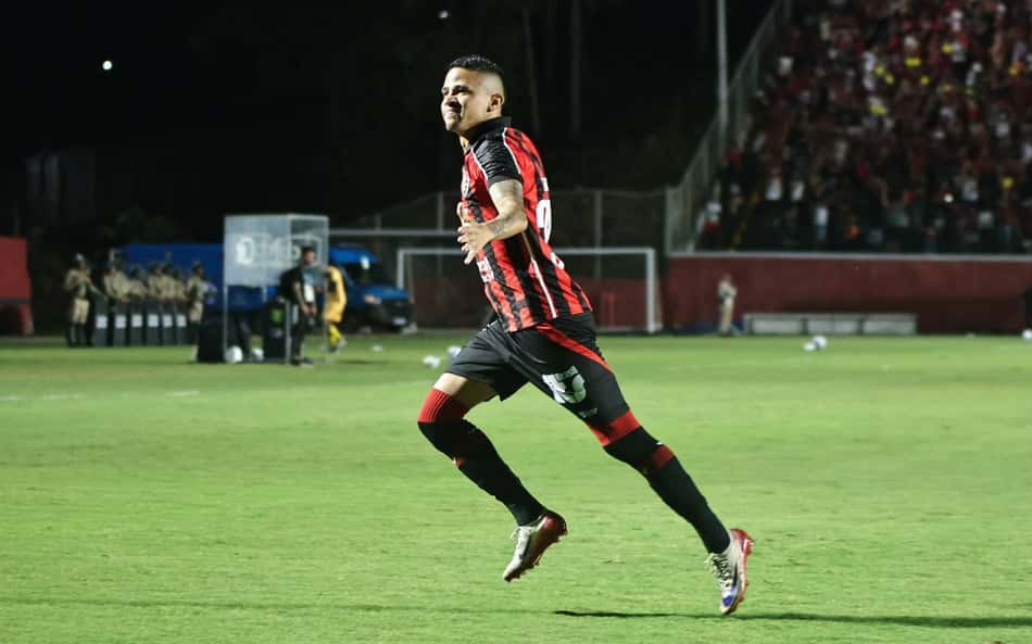 Erick comemora gol contra o Atlético-MG (Foto: Marcio Jose/AGIF)