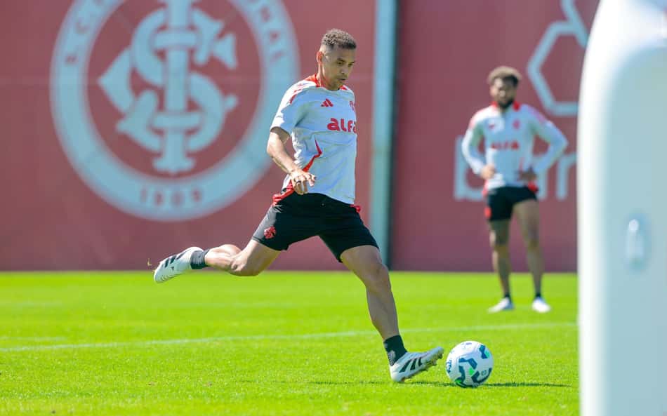 Alan Patrick volta a treinar, mas Internacional segue com uma dúvida