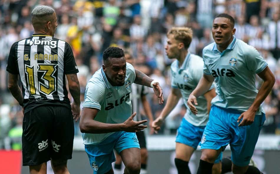 Edenilson comemora gol do Grêmio contra do Atlético-MG