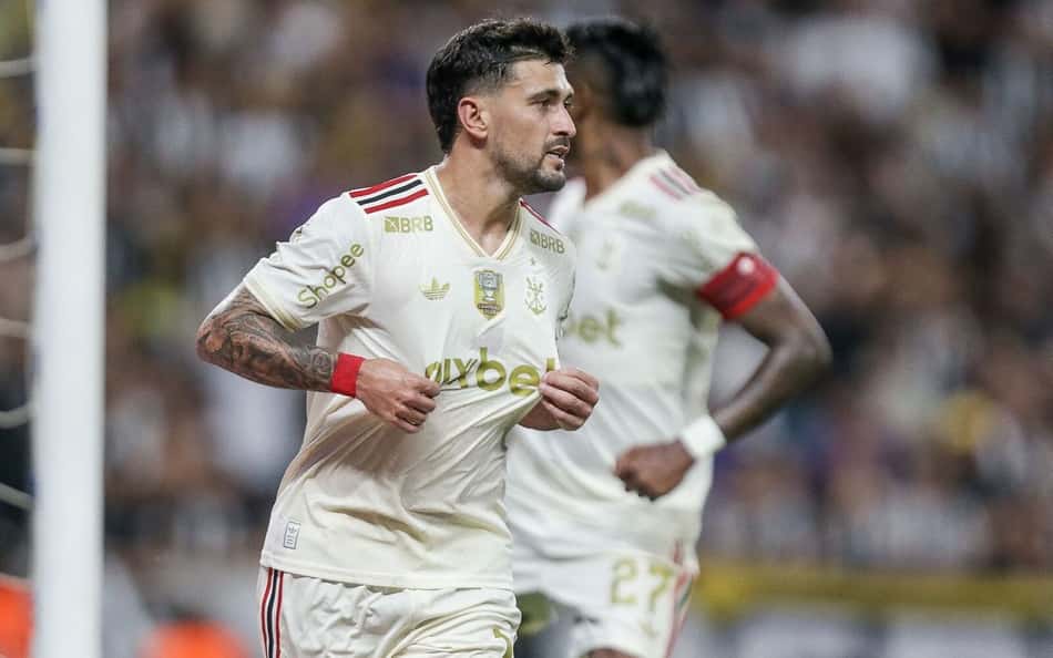 Arrascaeta deixa jogo contra o Ceará com dores e preocupa o Flamengo