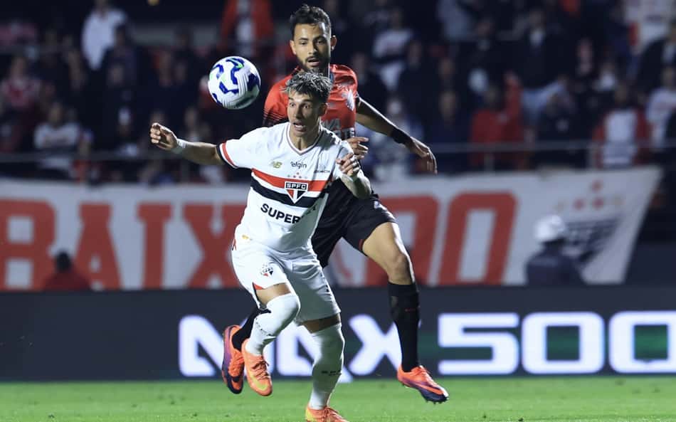 Jornalistas dão veredito de expulsão em Athletico-PR x São Paulo
