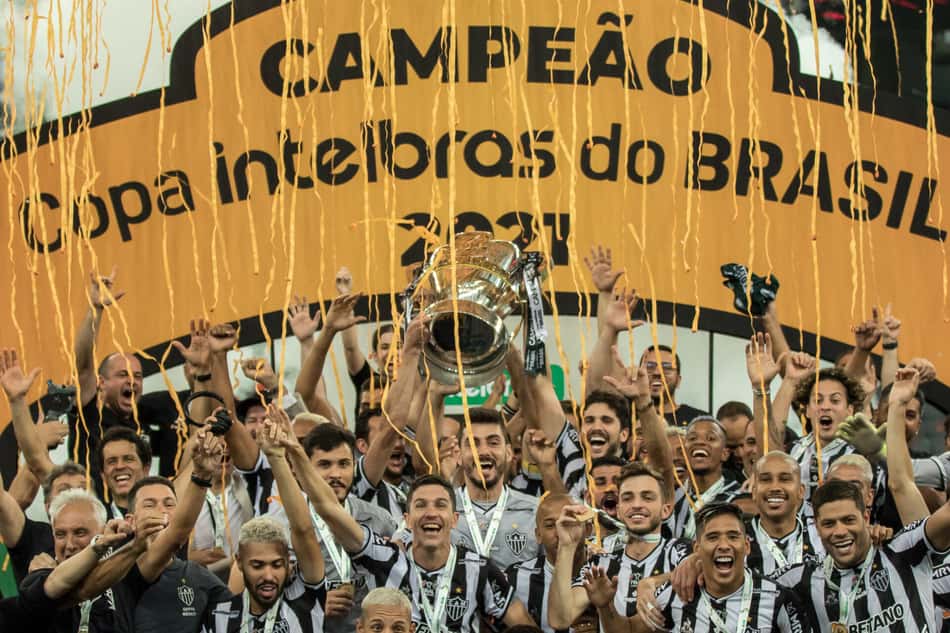 jogadores do Atlético-MG comemoram título de campeão da Copa do Brasil 2021