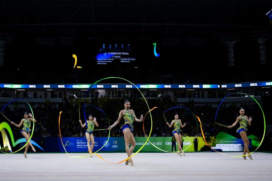Brasil durante a final de fitas no Mundial de Ginástica Rítmica (Foto: Ivan Carvalho / CBG)