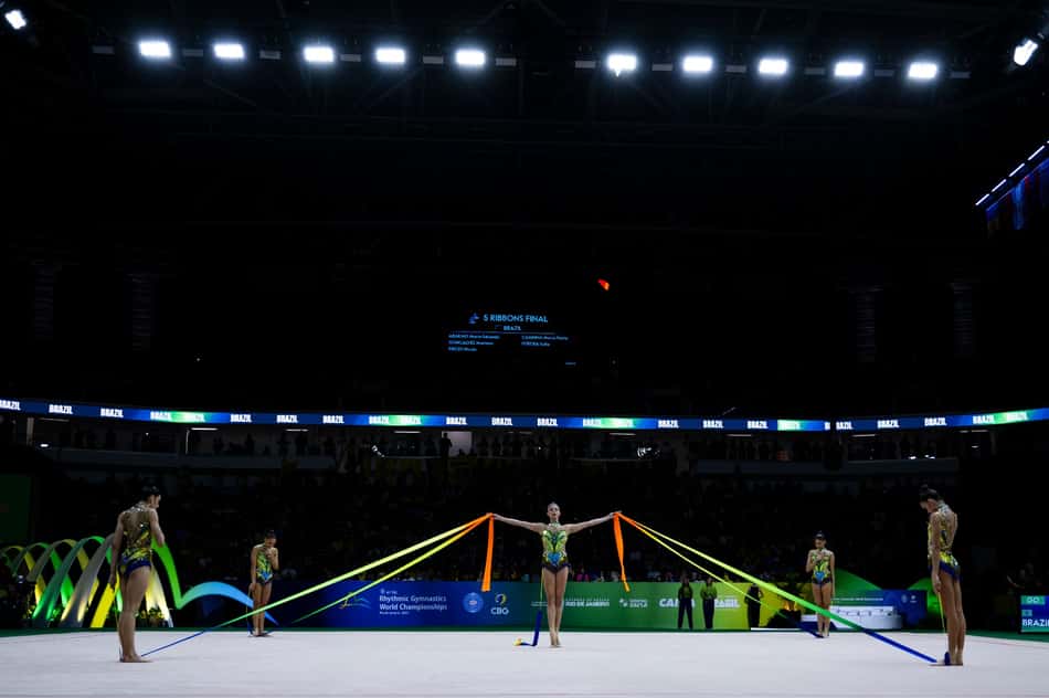 Brasil durante a final de fitas no Mundial de Ginástica Rítmica (Foto: Ivan Carvalho / CBG)