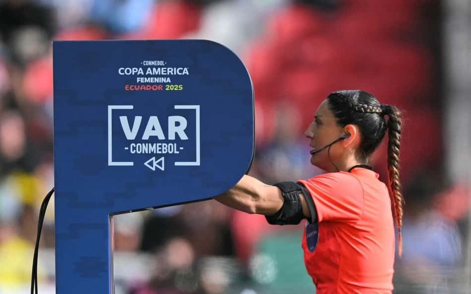 Jornalistas divergem de especialista de arbitragem sobre lance polêmico em Brasil x Colômbia