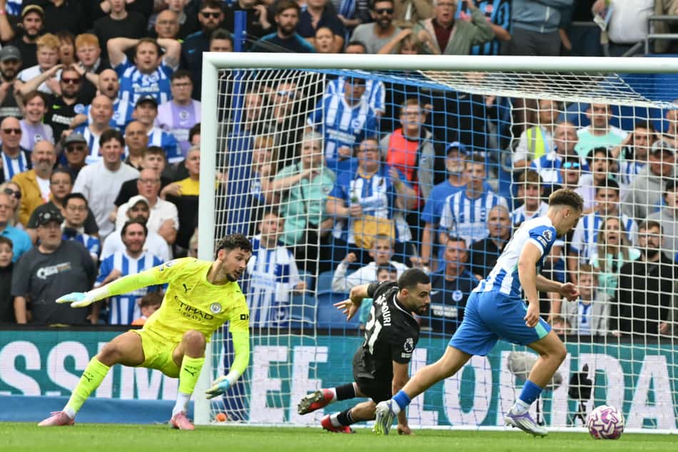 O Brighton venceu o Manchester City por 2 a 1 pela Premier League (Foto: JUSTIN TALLIS / AFP)