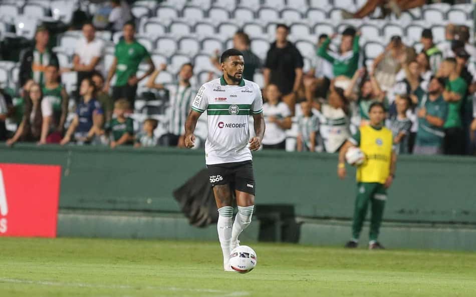 Bruno Viana rescinde com o Coritiba e acerta com clube da Turquia