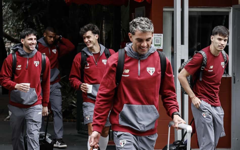 São Paulo treina de olho na Libertadores e viaja com presença de Calleri