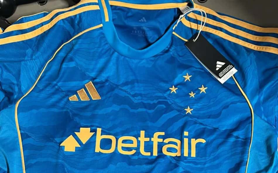 Vaza nas redes sociais camisa número 3 do Cruzeiro