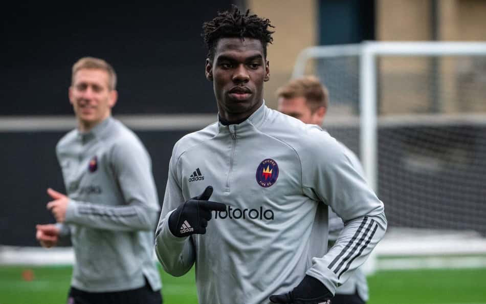 Athletico negocia com zagueiro e volante colombianos para a Série B