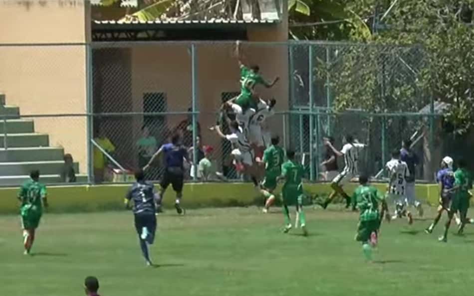 Final sub-17 termina em briga generalizada e tiros da PM em campo