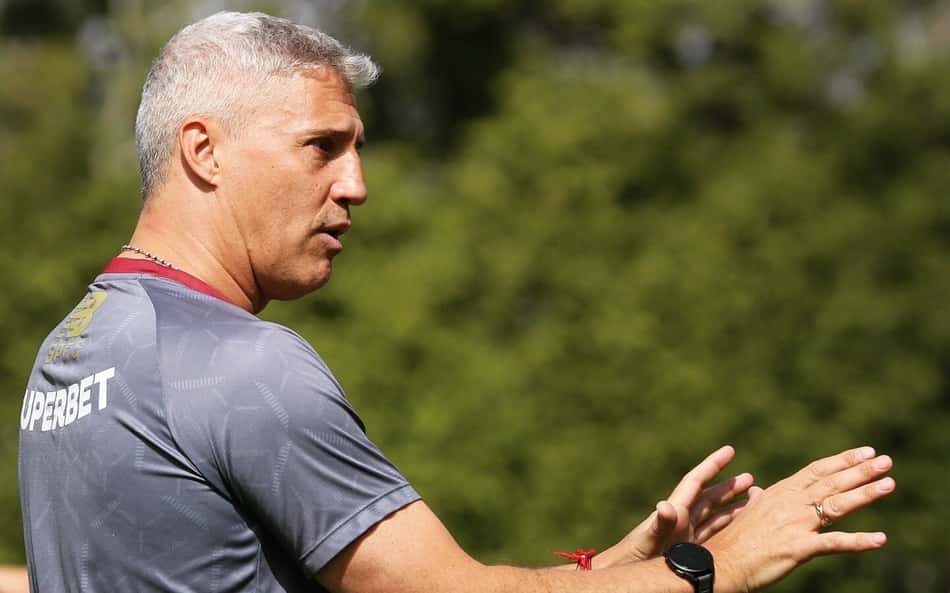São Paulo treina para jogo contra o Sport e pode apostar em promessas da base