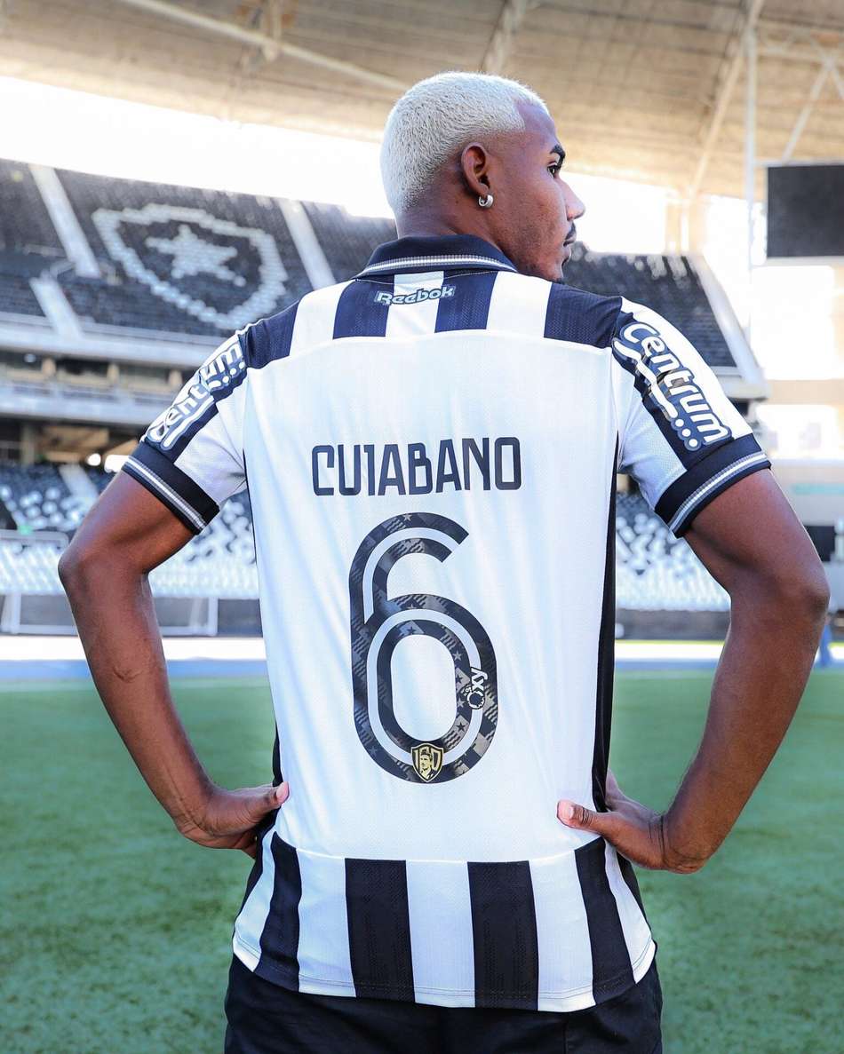 Cuiabano assumiu a histórica camisa 6 (Foto: Arthur Barreto/Botafogo)