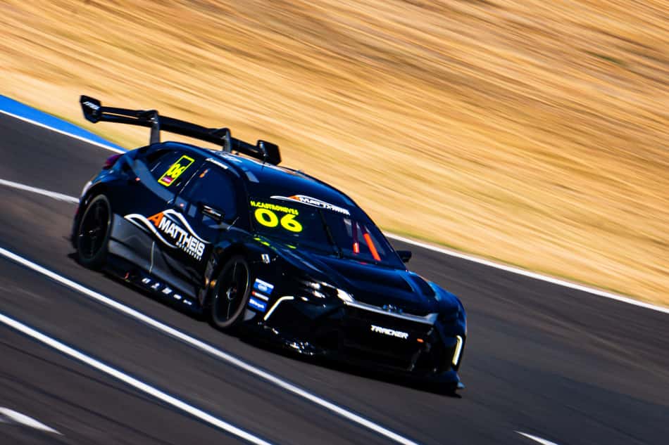 Carro da equipe em ação (Foto: Castroneves Racing)