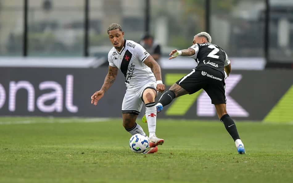David, atacante do Vasco, faz falta em Raniele, do Corinthians