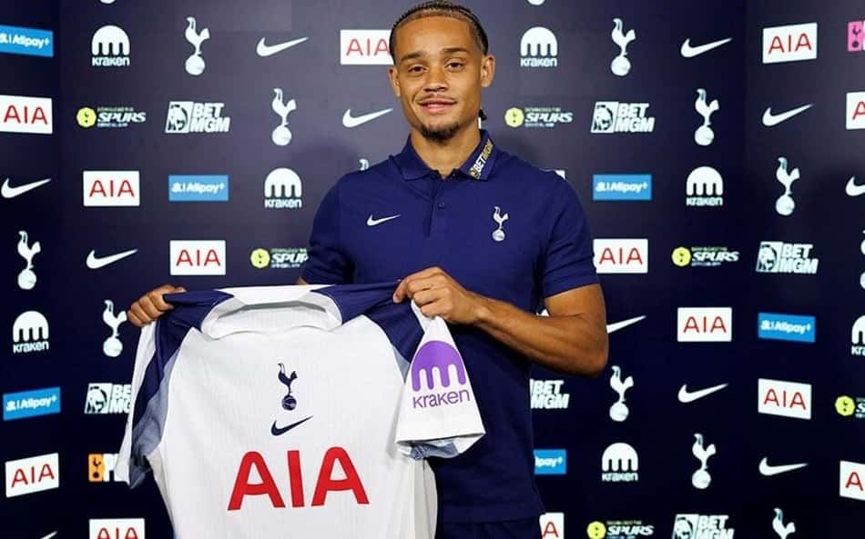 Tottenham dá chapéu em Chelsea e anuncia parceiro de Memphis Depay