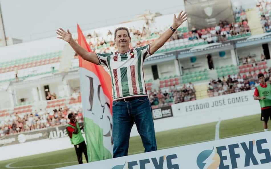 Ex-Fluminense, Duílio é homenageado pelo Estrela Amadora, de Portugal