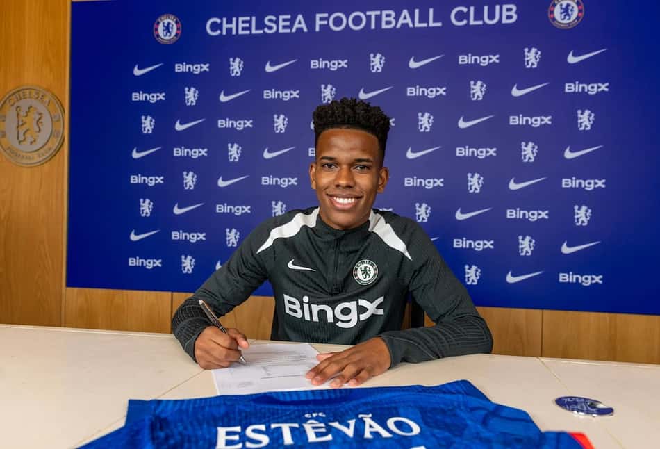 Estêvão assina contrato com o Chelsea, na Inglaterra