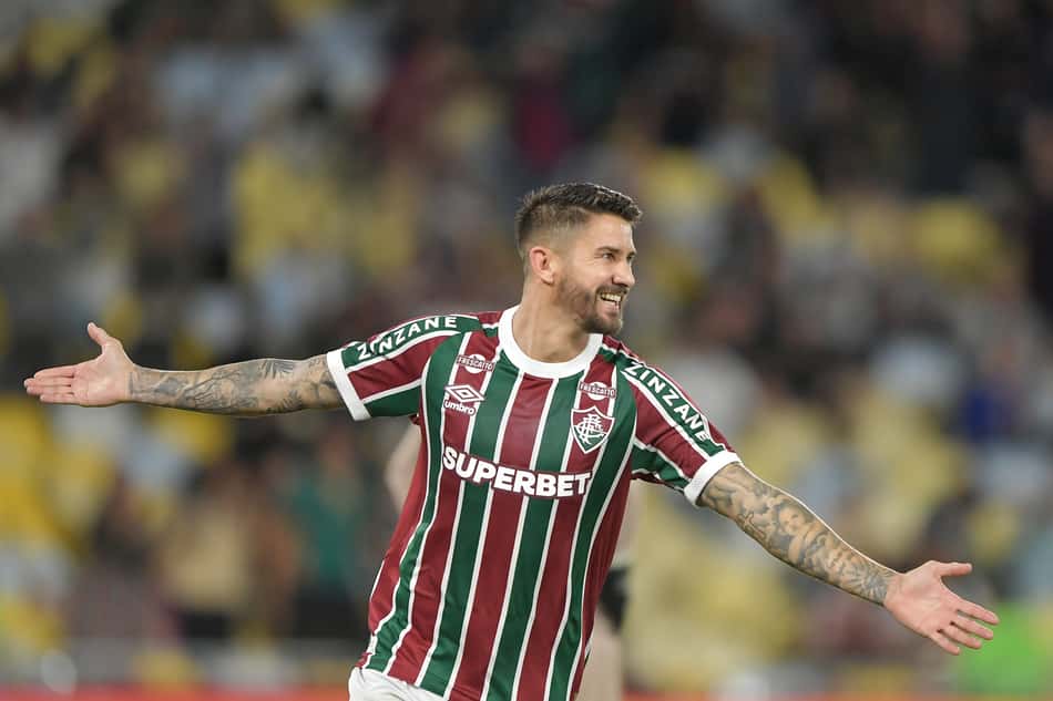 Everaldo comemora gol na vitória do Fluminense sobre o Grêmio. (Foto: Thiago Ribeiro/AGIF)